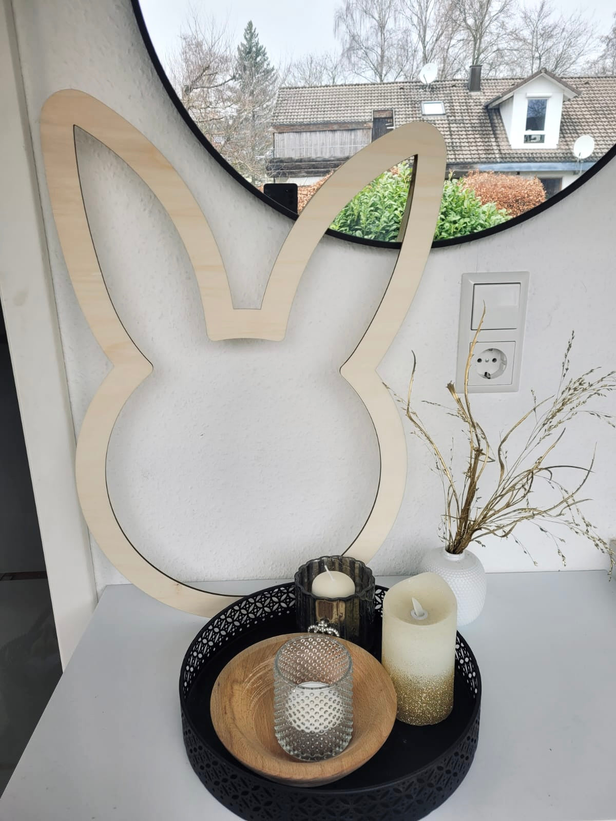 minimalistische Osterdekoration, modern zeitlos und schlichte Osterhasen aus Holz
