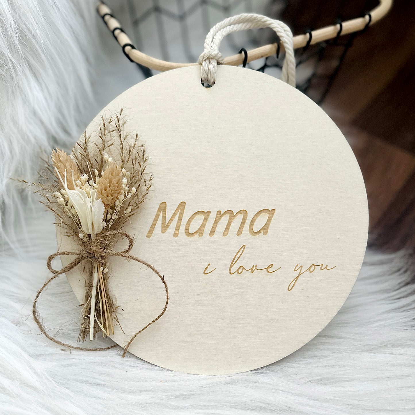 Personalisiertes Holzschild mit Trockenblumen