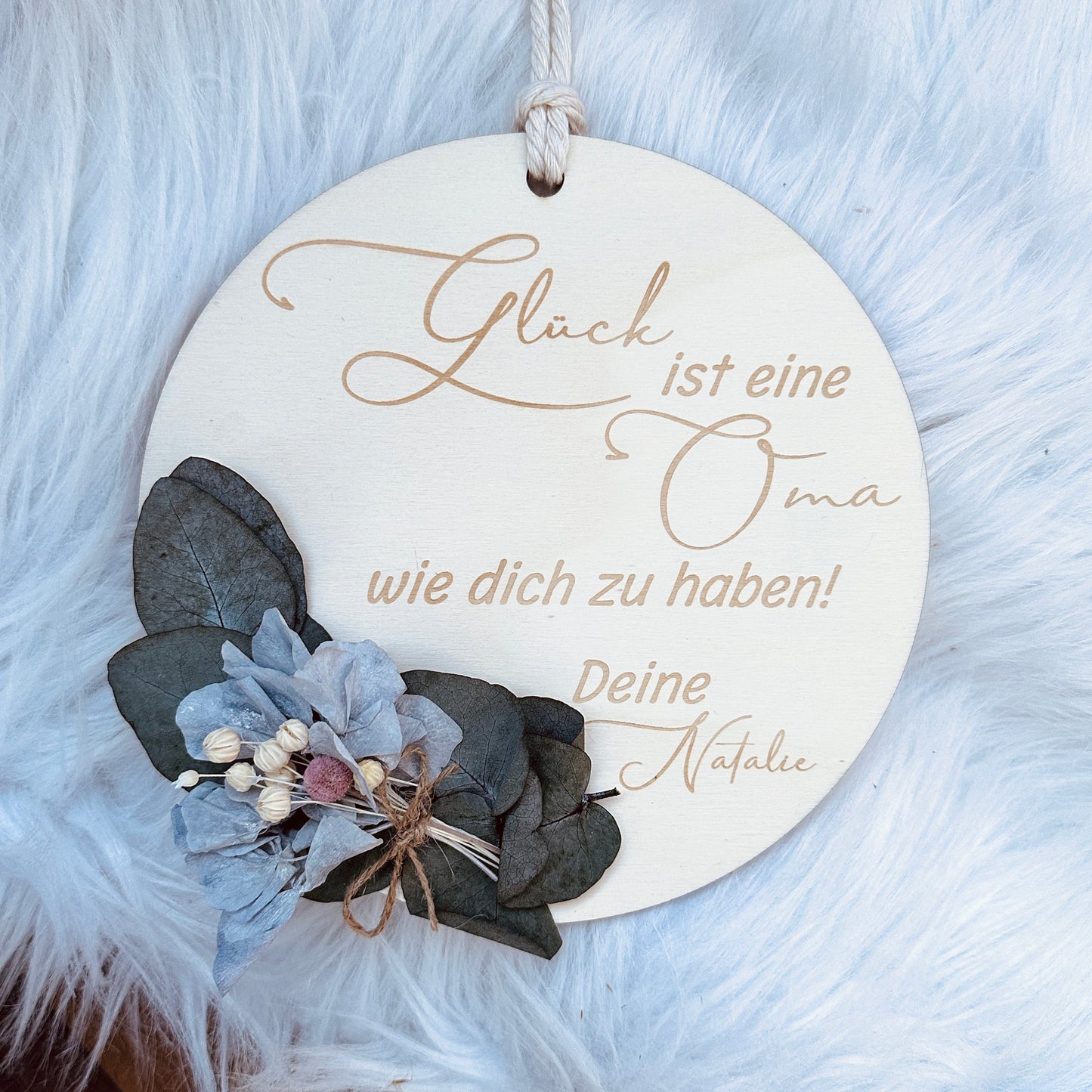 Personalisiertes Holzschild mit Trockenblumen