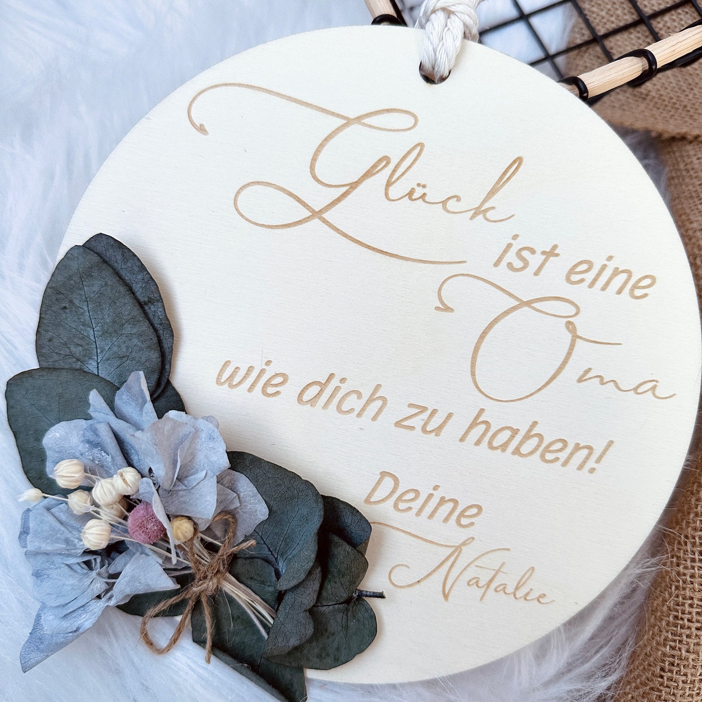 Personalisiertes Holzschild mit Trockenblumen
