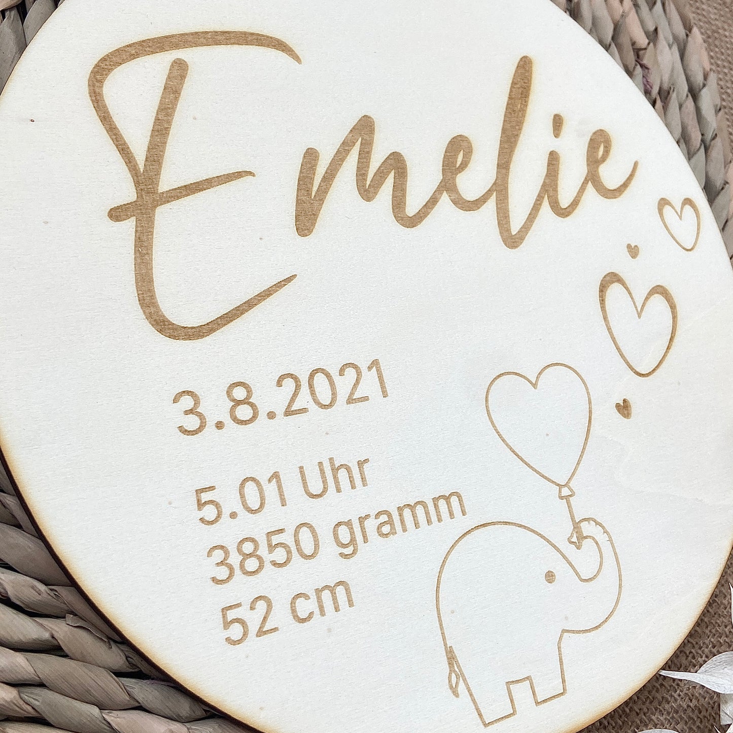 Holzschild mit Namen zur Geburt