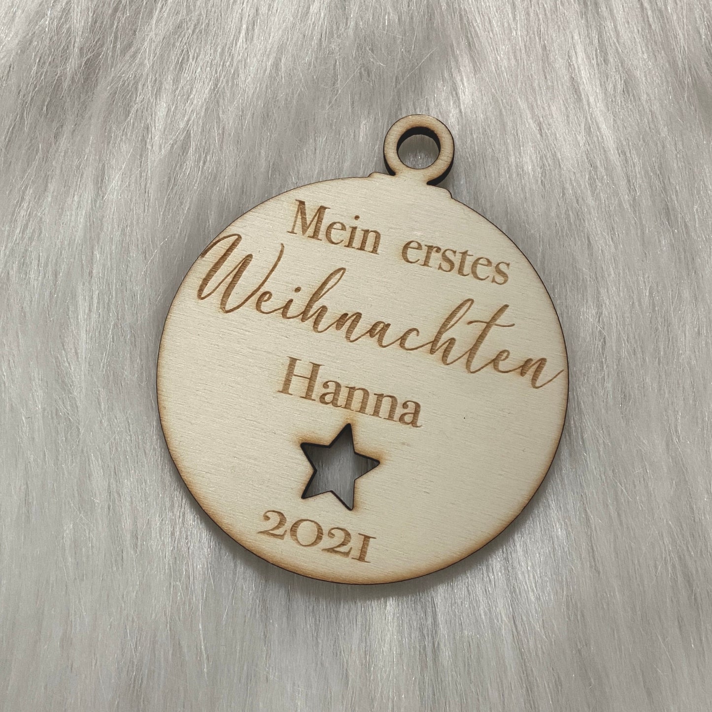 Weihnachtsbaum / Christbaumhänger erste Weihnachtskugel mit Namen aus Holz