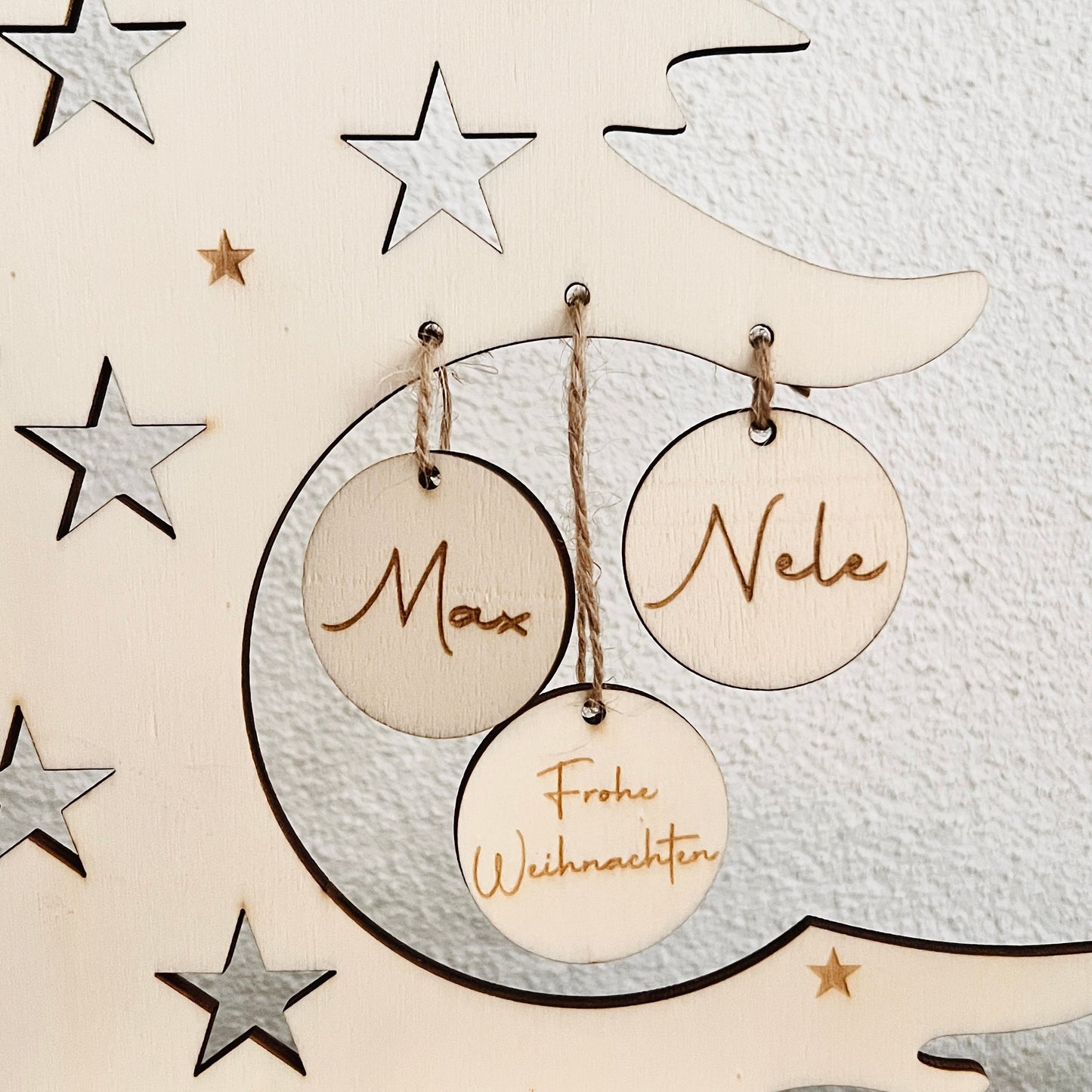 Weihnachtsbaum / Christbaum mit Holzanhänger / Weihnachtskugeln mit Namen aus Holz