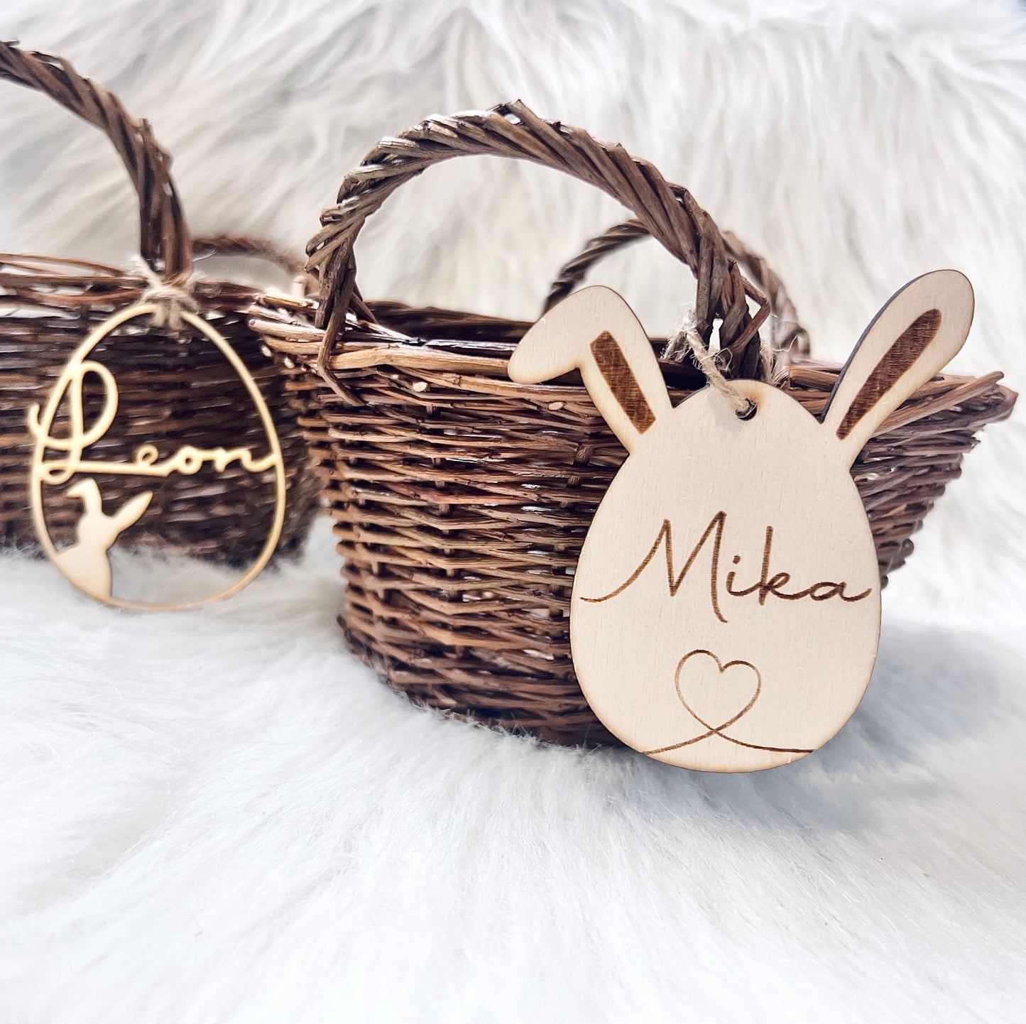 personalisiertes Osterkörbchen, Osterkorbanhänger, Osterkorb aus Weide, personalisiert mit Namen aus Holz