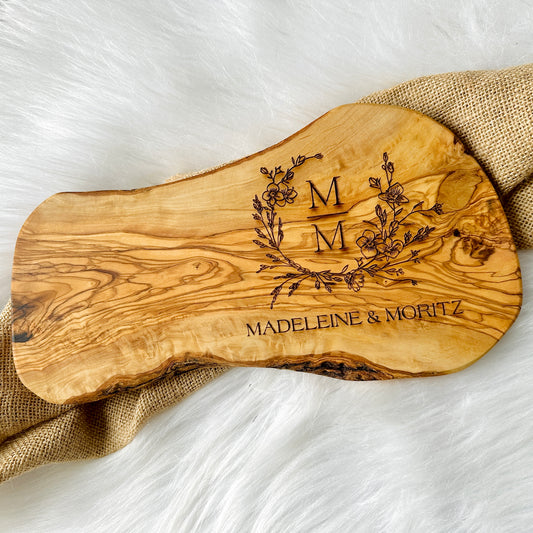 Rustikales Schneidebrett aus Olivenholz, personalisiert