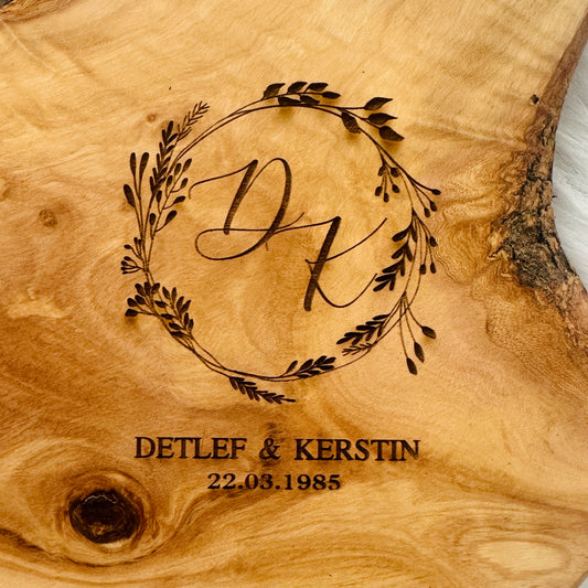 Rustikales Schneidebrett aus Olivenholz, personalisiert