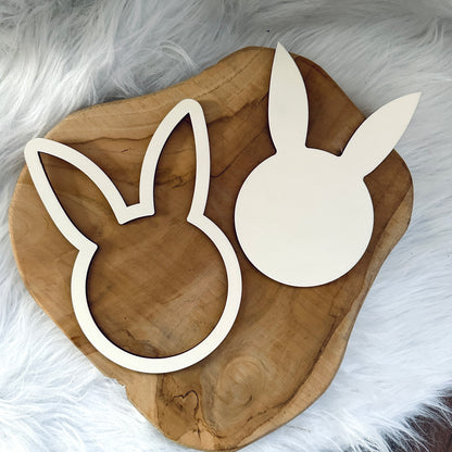 minimalistische Osterdekoration, modern zeitlos und schlichte Osterhasen aus Holz