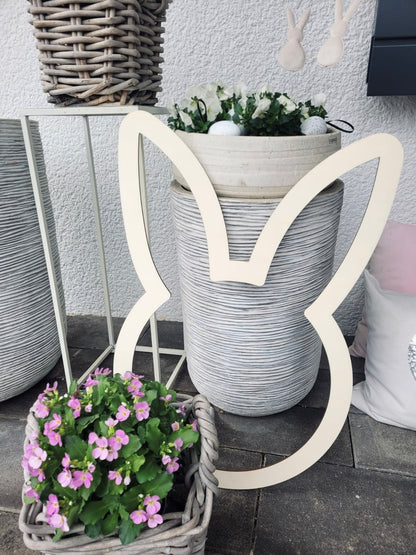 minimalistische Osterdekoration, modern zeitlos und schlichte Osterhasen aus Holz