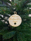 Weihnachtsbaum / Christbaumhänger erste Weihnachtskugel mit Namen aus Holz