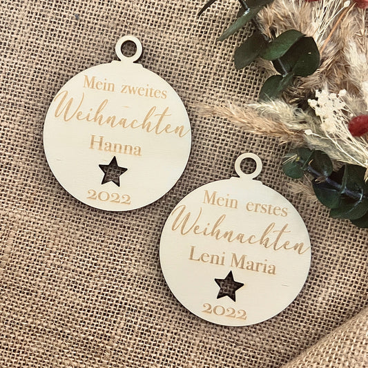 Weihnachtsbaum / Christbaumhänger erste Weihnachtskugel mit Namen aus Holz