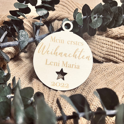 Weihnachtsbaum / Christbaumhänger erste Weihnachtskugel mit Namen aus Holz