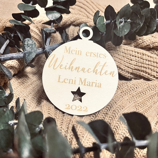 Weihnachtsbaum / Christbaumhänger erste Weihnachtskugel mit Namen aus Holz