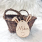 personalisiertes Osterkörbchen, Osterkorbanhänger, Osterkorb aus Weide, personalisiert mit Namen aus Holz
